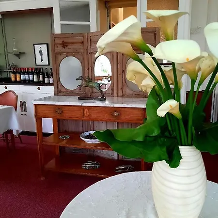 Hotel De La Roseraie 2*