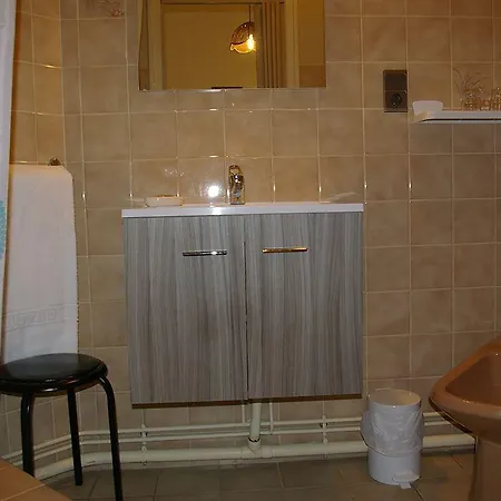 Hotel De La Roseraie 2*