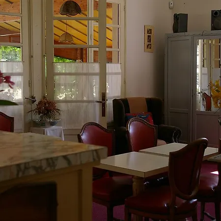 Hotel De La Roseraie