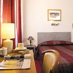 Hotel De La Roseraie 2*
