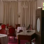Hotel De La Roseraie 2*