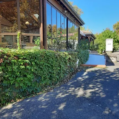 Hotel De La Roseraie 2*