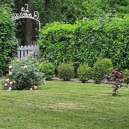 Hotel De La Roseraie 2*