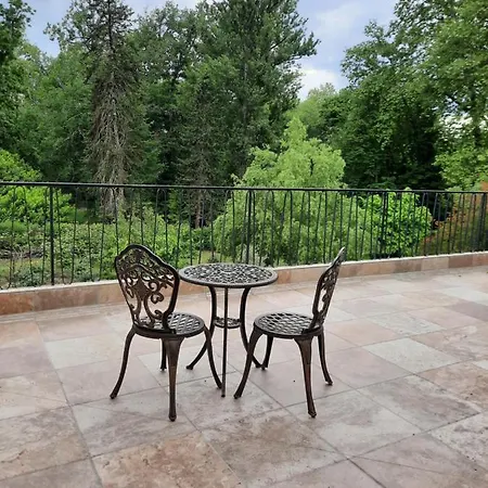 Hotel De La Roseraie