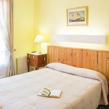 Hotel De La Roseraie 2*