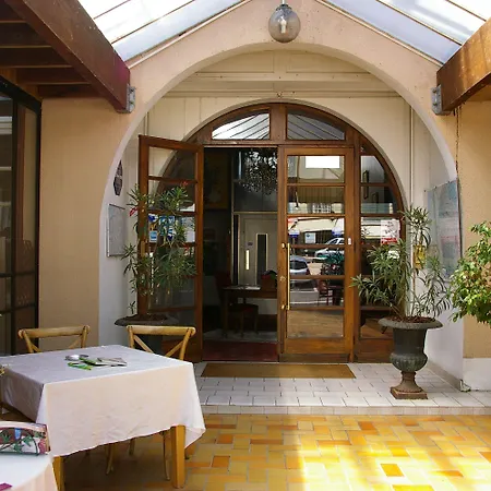 Hotel De La Roseraie