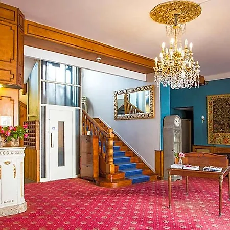 Hotel De La Roseraie 2*