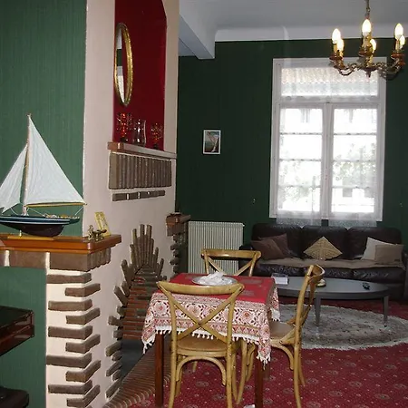 Hotel De La Roseraie 2*