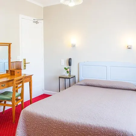 Hotel De La Roseraie 2*