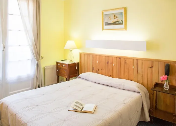 Hotell De La Roseraie 2*