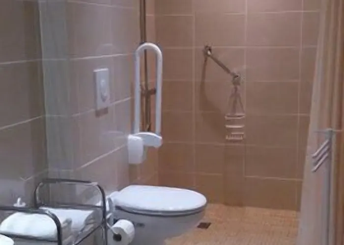 De La Roseraie Hotell 2*