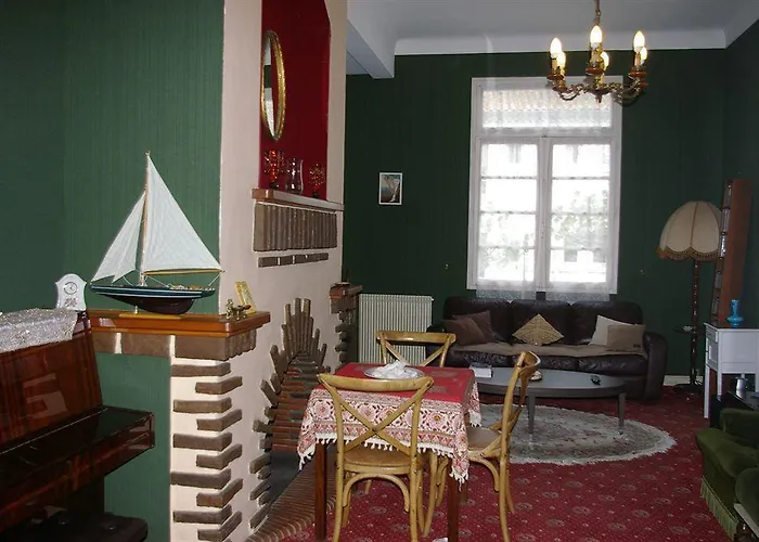 Hotell De La Roseraie 2*