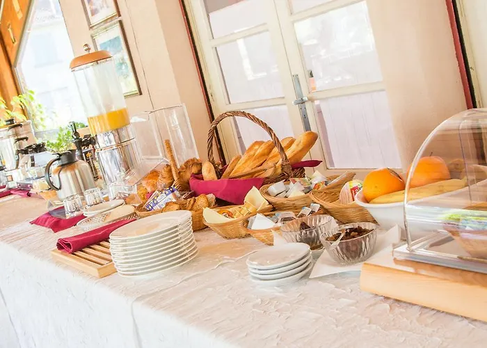 De La Roseraie Hotell 2*